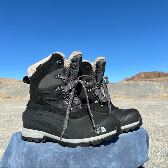 NWT The North Face Chilkat 400 Winter Boots COLOR: TNF BLACK/ZINC GREY Faux Fur - Picture 2 of 13